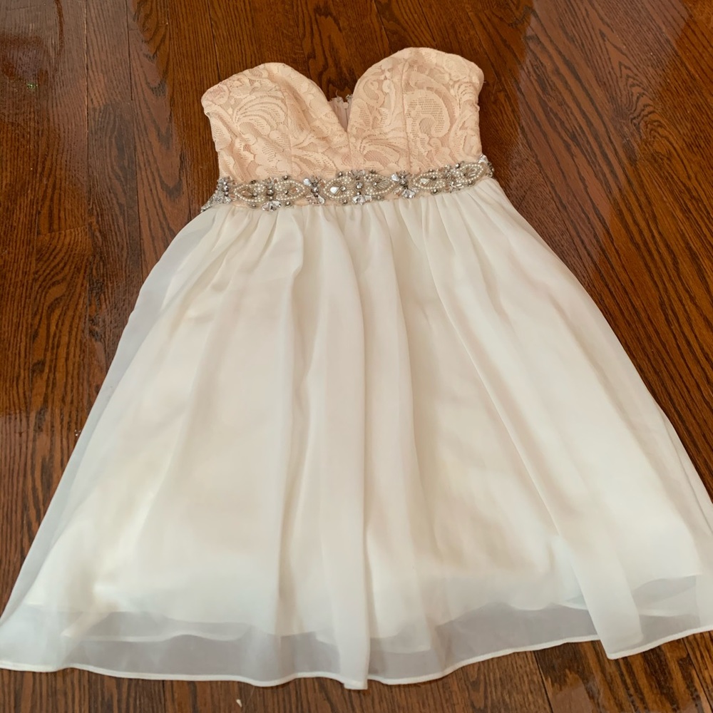 Strapless formal dress